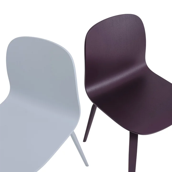 Muuto - Visu Stuhl, hellblau und dark plum