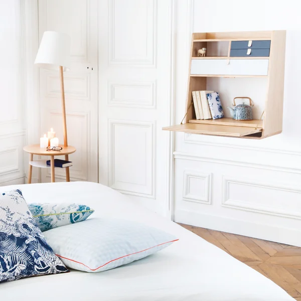 Wandsekretär im Schlafzimmer