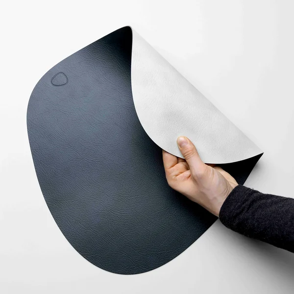 Tischset von Lind DNA aus recyceltem Leder