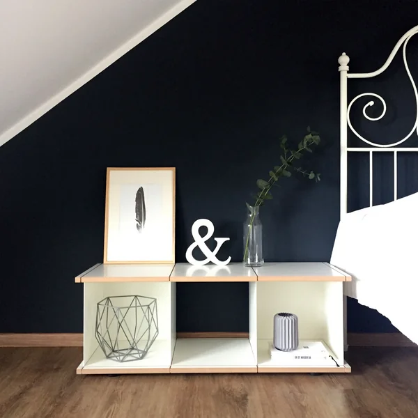 YU Regal von Konstantin Slawinski als Nachttisch