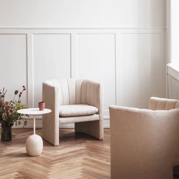 Lato Beistelltisch und Loafer Sessel von &Tradition