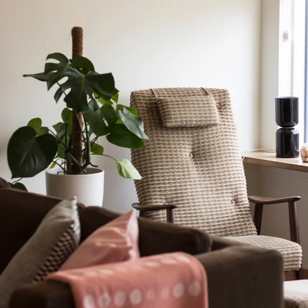 Homestory: So wohnt Knot-Kissen Designerin Ragnheiður Ösp Sigurðardóttir - Wohnzimmer