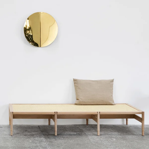 Imago Wandspiegel und Winston Tagesbett von Mater