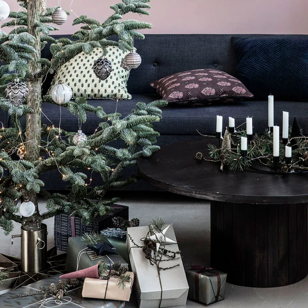 Weihnachtsbaumständer und Weihnachtsbaum von House Doctor