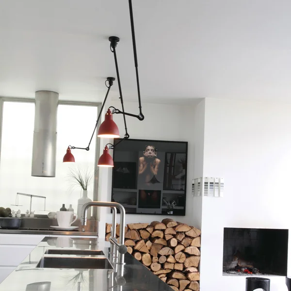 Lampe Gras No 302 Deckenleuchte von DCW in der Küche