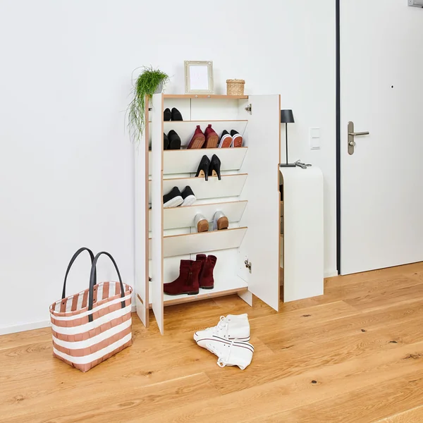 flachmann Schuhschrank mit seiner Kompaktversion im Flur