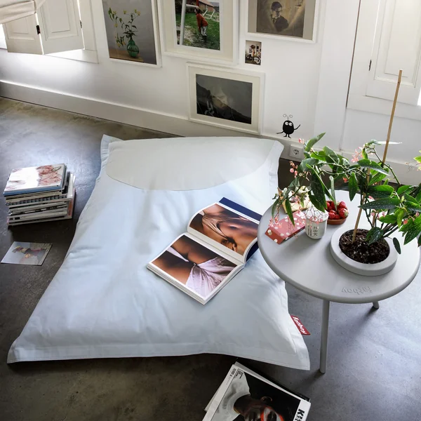 Der Sitzsack Original Slim Pop of Colour als Lesekissen