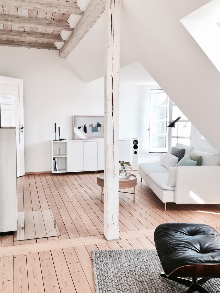 Karlas View Homestory - Wohnzimmer - Menu Turning Table