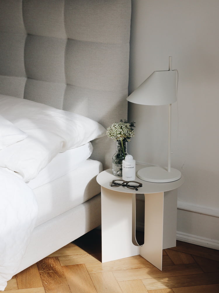 Menu - Androgyne Beistelltisch, ivory