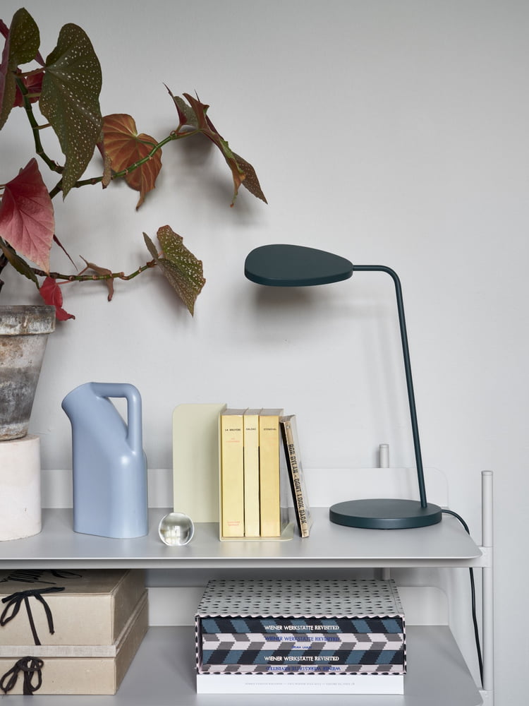 Muuto - Leaf LED-Tischleuchte, dunkelgrün