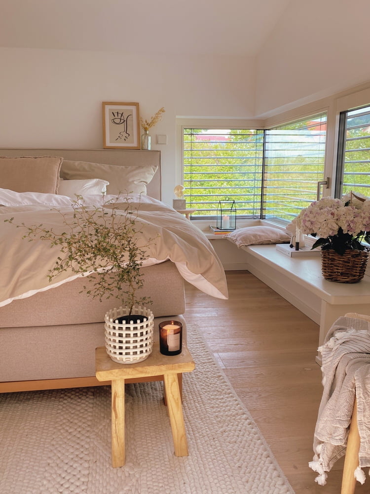 Der Keramik Korb von ferm Living im Schlafzimmer